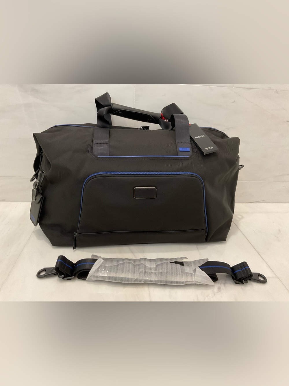 NEW Tumi ALPHA 18.5” Double Expansion TRAVEL Satchel Bag - BLACK w/ ULTRA BLUE